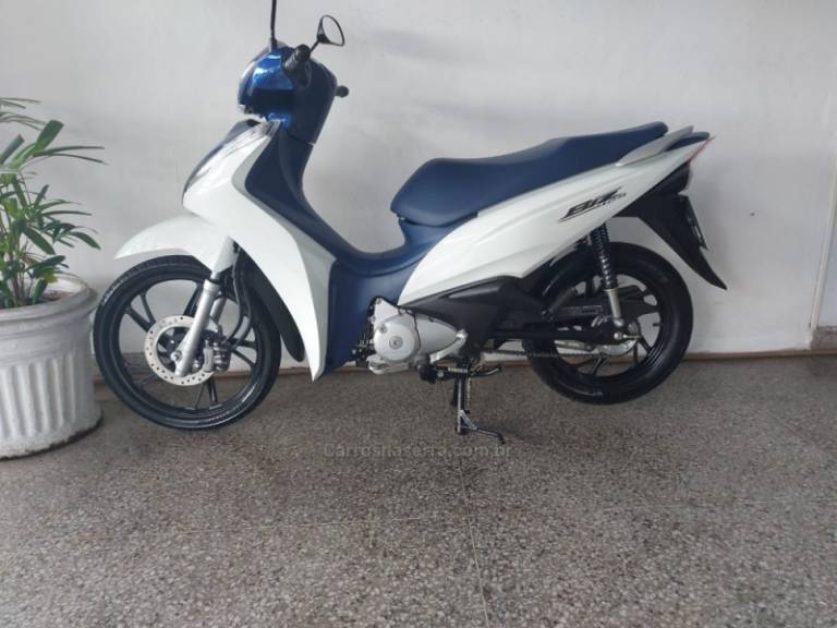 HONDA - BIZ 125 - 2022/2022 - Branca - R$ 17.900,00