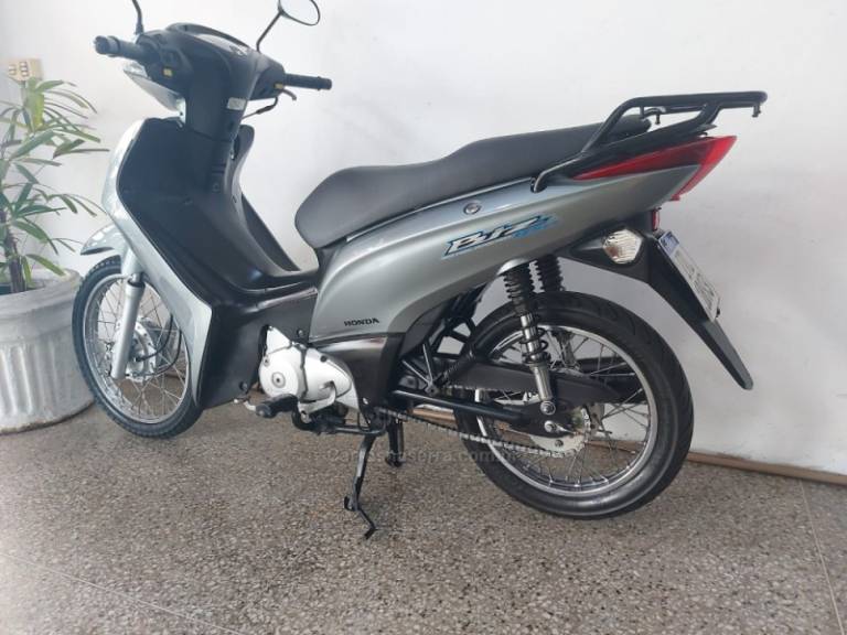 HONDA - BIZ 125 - 2012/2012 - Cinza - R$ 10.990,00