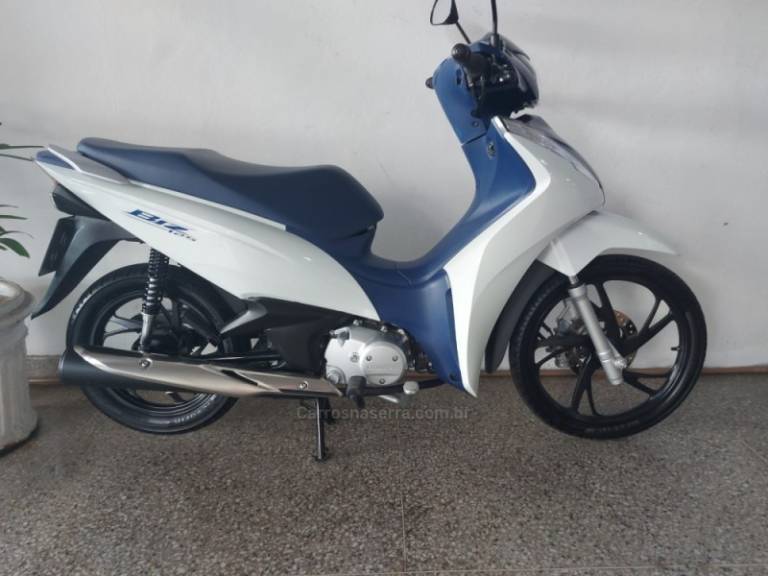 HONDA - BIZ 125 - 2022/2022 - Branca - R$ 17.900,00